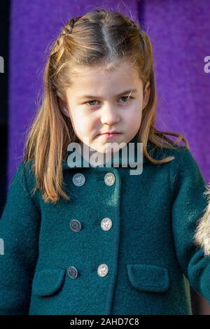 Bild vom 25. Dezember zeigt Prinzessin Charlotte in der St. Maria Magdalena Kirche in Sandringham, Norfolk. Stockfoto