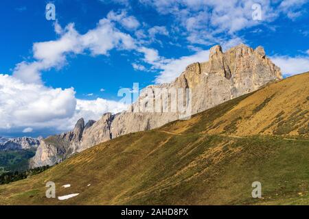 Gipfeln der Dolomiten am Nachmittag. Stockfoto