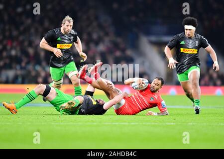 London, Großbritannien. 28 Dez, 2019. Telusa Veainu von Leicester Tigers ist während Gallagher Premiership Rugby Match zwischen Harlekine vs Leicester Tigers in Twickenham Stadium am 28. Dezember 2019 in Angriff genommen. LONDON England. (Nur redaktionelle Nutzung, eine Lizenz für die gewerbliche Nutzung erforderlich. Keine Verwendung in Wetten, Spiele oder einer einzelnen Verein/Liga/player Publikationen.) Credit: Taka G Wu/Alamy leben Nachrichten Stockfoto