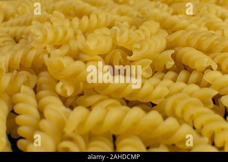 Hintergrund Durch die spiralförmige Pasta gebildet Stockfoto