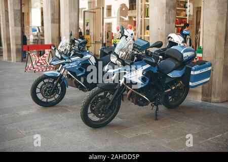 Italien, Mailand, 30. Mai 2019 Polizei Motorrad mit einer Stadt. Stockfoto