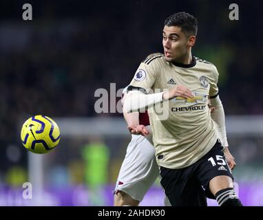 Turf Moor, Burnley, Lancashire, UK. 28 Dez, 2019. Fußball der englischen Premier League, Burnley gegen Manchester United; Andreas Pereira von Manchester United Rennen nach dem Ball - Streng redaktionelle Verwendung. Keine Verwendung mit nicht autorisierten Audio-, Video-, Daten-, Spielpläne, Verein/liga Logos oder "live" Dienstleistungen. On-line-in-Match mit 120 Bildern beschränkt, kein Video-Emulation. Keine Verwendung in Wetten, Spiele oder einzelne Verein/Liga/player Publikationen Quelle: Aktion plus Sport/Alamy leben Nachrichten Stockfoto