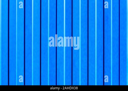 Licht blau metallic Zaun aus gewelltem Stahlblech mit vertikalen Führungen. Stockfoto