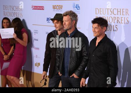 Pal Waaktaar-Savoy, Magne Furuholmen und Morten Harket (a-ha) bei der Verleihung vom Deutschen Radiopreis 2015 im Schuppen 52. Hamburg, 03.09.2015 Stockfoto