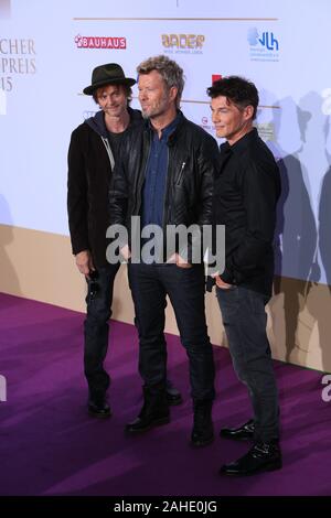Pal Waaktaar-Savoy, Magne Furuholmen und Morten Harket (a-ha) bei der Verleihung vom Deutschen Radiopreis 2015 im Schuppen 52. Hamburg, 03.09.2015 Stockfoto