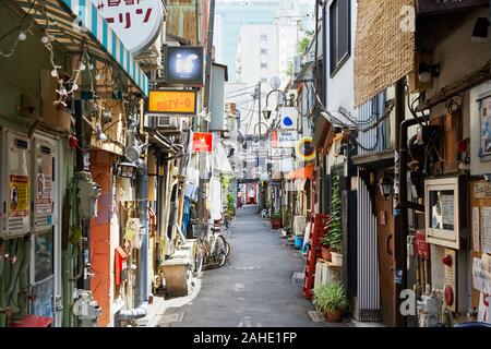 Golden Gai ("Golden Bezirk') Alley; Shinjuku, Tokyo, Japan Stockfoto