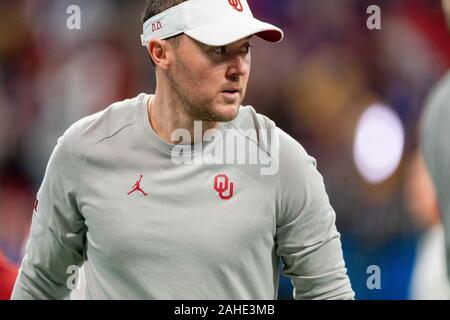 Atlanta, GA, USA. 28 Dez, 2019. Oklahoma Sooners Haupttrainer Lincoln Riley, bevor die 52 Küken-fil-ein Pfirsich-schüssel bei Mercedes-Benz-Stadion in Atlanta, GA. (Scott Kinser/Cal Sport Media). Credit: Csm/Alamy leben Nachrichten Stockfoto