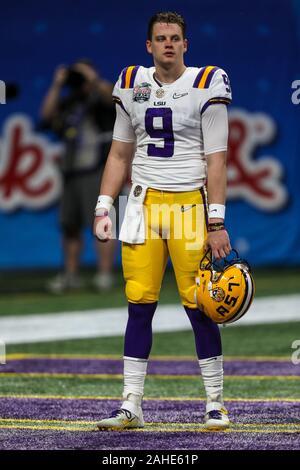 Atlanta, Georgia. 28 Dez, 2019. Die LSU Joe Fuchsbau (9) vor der Fil - eine Pfirsich-schüssel-a College Football Endspiel Nationall Halbfinale - mit der Oklahoma Sooners und die LSU Tiger, spielte bei Mercedes Benz Stadion in Atlanta, Georgia. Cecil Copeland/CSM/Alamy leben Nachrichten Stockfoto