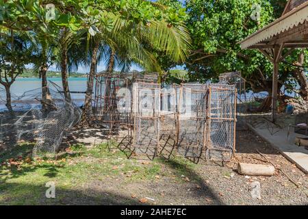 Hummerfallen am Strand in Vauclin, Martinique, Frankreich Stockfoto