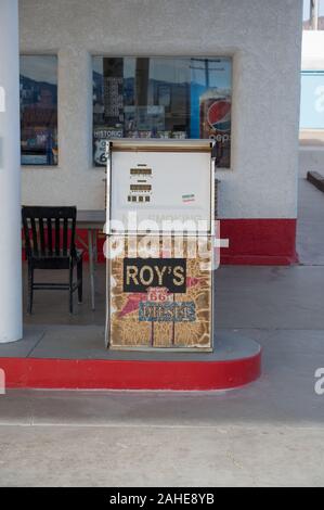 Diesel Pumpe bei Roy's Service Station auf der Route 66 in Kalifornien Stockfoto