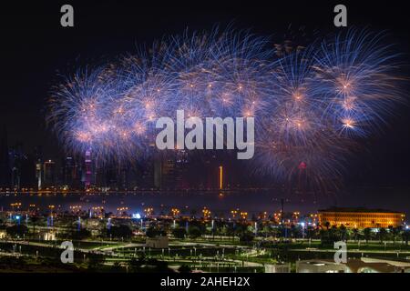 Feuerwerk auf Qatar National Tag an der Corniche Stockfoto