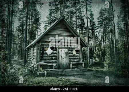 Der Förster Hütte (Forest Lodge, kleines Haus von Förster) im alten Pinery (Taiga und Borealer Wald) im Vintage Style Stockfoto