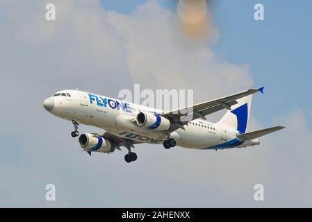 Saigon, Vietnam - Dec 21, 2019. ER-00001 Fliegen ein Airbus A320 (betrieben von Vietjet Luft) Landung am Flughafen Tan Son Nhat (SGN). Stockfoto