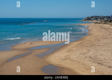 Die schöne Port Noarlunga Strand an einem sonnigen Tag bei Ebbe in South Australia am 19. November 2019 Stockfoto