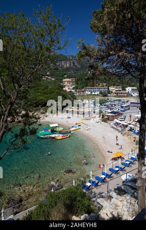 Agios-Petros Beach in der Nähe von Paleokastritsa, Korfu, Griechenland Stockfoto