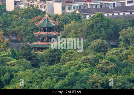 Chengdu, Provinz Sichuan, China - 21. September 2019: WangJianLou Pagode und Park Luftaufnahme Stockfoto