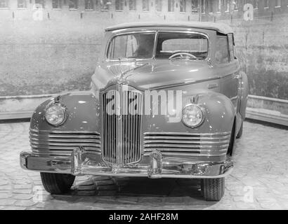 Moskau, Russland - 24 April 2016: Auto ZIS 110 B ist in der Sowjetunion (UDSSR), Museum Ausstellung Vadim Zadorozhnogo in Moskau hergestellt. Stockfoto