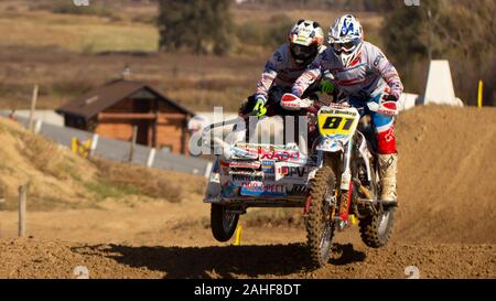Oktober 24, 2019 Ukraine Irpen: World Motocross Championship auf Motorrädern mit einem Kinderwagen Stockfoto
