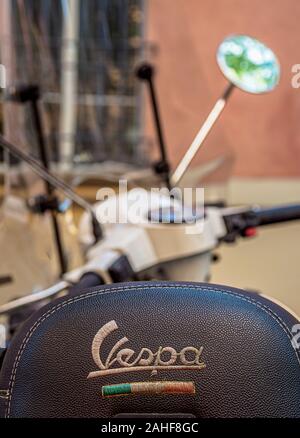 Vespa Roller, Detailansicht, Bologna, Emilia-Romagna, Italien Stockfoto