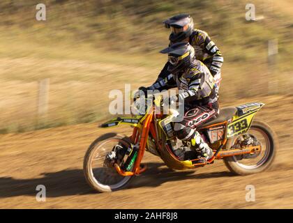 Oktober 24, 2019 Ukraine Irpen: World Motocross Championship auf Motorrädern mit einem Kinderwagen Stockfoto