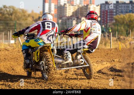 Oktober 24, 2019 Ukraine Irpen: World Motocross Championship auf Motorrädern mit einem Kinderwagen Stockfoto