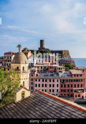 Santa Margherita di Antiochia Kirche und Doria, Vernazza, Cinque Terre, UNESCO-Weltkulturerbe, Ligurien, Italien Stockfoto