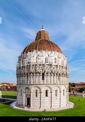 Baptisterium San Giovanni, Erhöhte Ansicht, die Piazza dei Miracoli, Pisa, Toskana, Italien Stockfoto