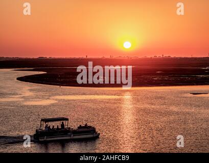 Blick auf den Naturpark Ria Formosa bei Sonnenuntergang, Faro, Algarve, Portugal Stockfoto