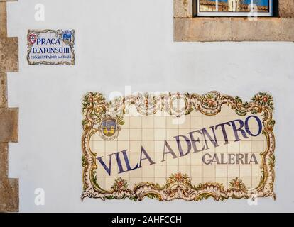 Vila Adentro Galeria Azulejos, Praça Afonso III, Faro, Algarve, Portugal Stockfoto