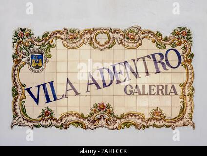 Vila Adentro Galeria Azulejos, Praça Afonso III, Faro, Algarve, Portugal Stockfoto