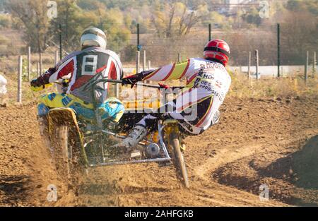 Oktober 24, 2019 Ukraine Irpen: World Motocross Championship auf Motorrädern mit einem Kinderwagen Stockfoto