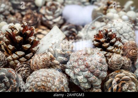 Schöne Weihnachten Dekoration aus Tannenzapfen, xmas Stockfoto