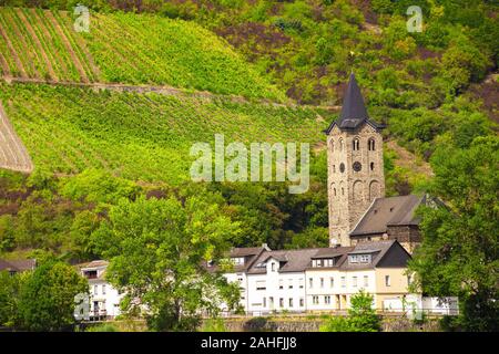 Malerischer Blick auf Dorf Architektur von Sankt Goar, Deutschland als von Rhein gesehen Stockfoto