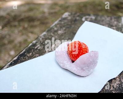 Ichigo, einem Japanischen Daifuku Süße Stockfoto