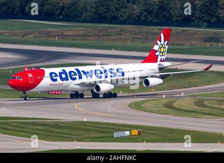 Zürich, Schweiz - 5 September, 2019: Edelweiss Air Airbus A340 Flugzeug am Flughafen Zürich (ZRH) in der Schweiz. Airbus ist ein Hersteller von Flugzeugen Stockfoto