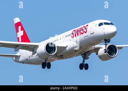 Zürich, Schweiz - 30 März 2019: Swiss International Airlines Airbus A220 Flugzeug am Flughafen Zürich (ZRH) in der Schweiz. Airbus ist ein Flugzeug Stockfoto