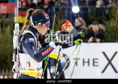 Gelsenkirchen, Deutschland. 28. Dezember 2019. Italienische biathletin Dorothea Wierer. JOKA World Team Challenge 2019, Biathlon auf Schalke. Stockfoto