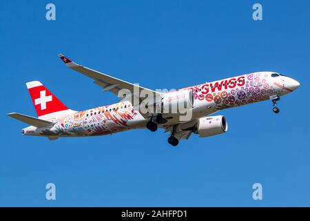 Zürich, Schweiz - 30 März 2019: Swiss International Airlines Airbus A220 Flugzeug am Flughafen Zürich (ZRH) in der Schweiz. Airbus ist ein Flugzeug Stockfoto