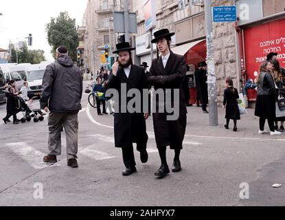 Jerusalem, Israel. 29 Dez, 2019. Ultra-orthodoxe Juden in den Mea Shearim Neighborhood in Jerusalem, Sonntag, 29 Dezember, 2019. Juden in New York haben einen schnellen Anstieg antisemitischer Übergriffe im Dezember gesehen, die sich in der Angst in der jüdischen Gemeinschaft. Foto von Debbie Hill/UPI Quelle: UPI/Alamy leben Nachrichten Stockfoto