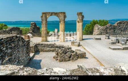 Ruinen von Catullo Villa in Sirmione am Gardasee in der Provinz Brescia, Lombardei, Italien. Stockfoto