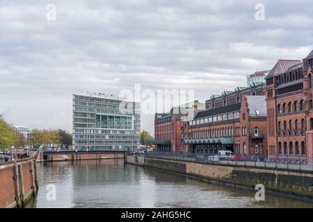 Hamburg, Deutschland - 9 November, 2019: deichtor Office Center in bewölkten Tag von St. Annen Stockfoto