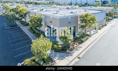 Luftaufnahme der industriellen Handel Bürogebäuden. Stockfoto