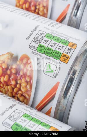 ASDA gebackene Bohnen 16% hohe Salzgehalt label. Für Lebensmittelverpackungen Etikettierung und Nährwertkennzeichnung, Lebensmittel diätetische Inhalt, Salz im Essen, vegetarische Label. Stockfoto
