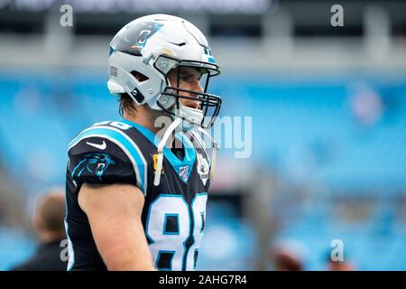 Charlotte, NC, USA. 29 Dez, 2019. Carolina Panthers festes Ende Greg Olsen (88) beim Warm-ups für die NFL matchup an der Bank von Amerika Stadium in Charlotte, NC. (Scott Kinser/Cal Sport Media). Credit: Csm/Alamy leben Nachrichten Stockfoto