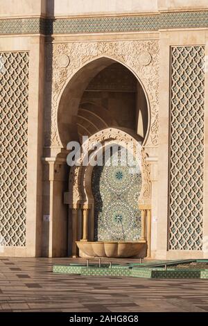 Hassan-II.-Moschee ist eine Moschee in Casablanca, Marokko. Es ist die größte Moschee in Afrika und die drittgrößte in der Welt. Das Minarett ist der weltweit Stockfoto