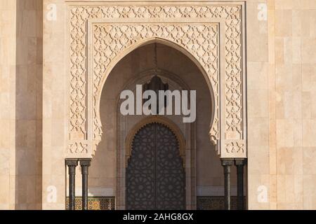 Hassan-II.-Moschee ist eine Moschee in Casablanca, Marokko. Es ist die größte Moschee in Afrika und die drittgrößte in der Welt. Das Minarett ist der weltweit Stockfoto