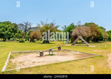 Islamabad japanische Kinder Park malerischen Atemberaubenden Blick auf Spielplatz auf einem sonnigen blauen Himmel Tag Stockfoto