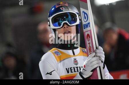 Oberstdorf, Deutschland. 29 Dez, 2019. Ski Nordisch/Skispringen: Weltcup, Vierschanzentournee, Big Hill, Männer, 1. Ryoyu Kobayashi, Skispringer aus Japan, reagiert auf Springen. Quelle: Angelika Warmuth/dpa/Alamy leben Nachrichten Stockfoto