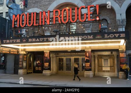 'Moulin Rouge!" musikalische Festzelt an der Al Hirschfeld Theatre in New York City, USA Stockfoto