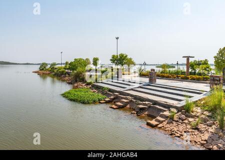 Islamabad Seeblick Park malerischen Atemberaubenden Blick auf Ufer auf einem sonnigen blauen Himmel Tag Stockfoto